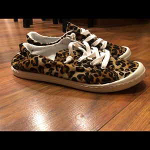 Leopard print canvas sneakers